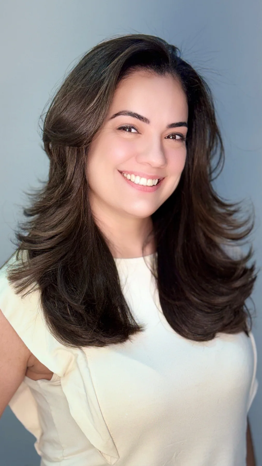 Corte longo em camadas com pontas modeladas, trabalho de John no Romana Hair Studio