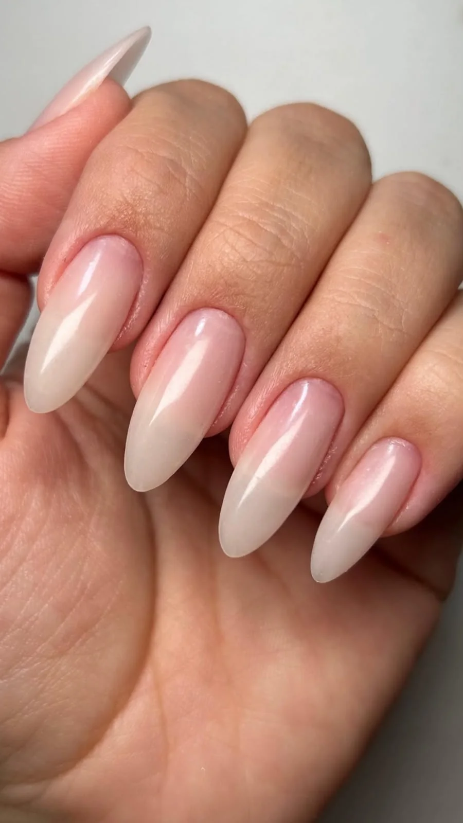 Resultado real de unhas nude alongadas, equipe Romana Hair Studio